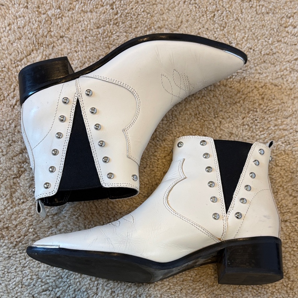 Marc Fisher LTD Yente Chelsea Boot
